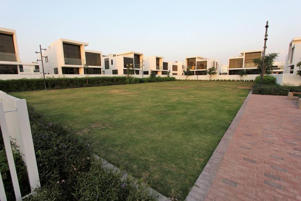 دبي Specious 3 Bedrooms With Maid Room Villa المظهر الخارجي الصورة